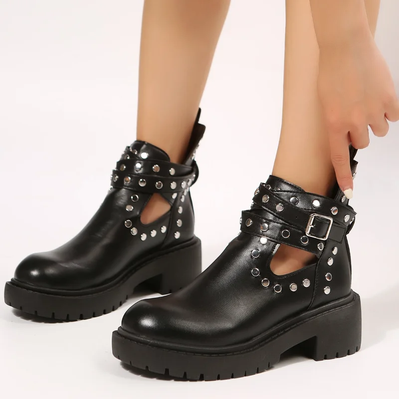 Женские кожаные ботильоны на платформе, мотоциклетная обувь в готическом стиле, с жемчужными заклепками, обувь в стиле панк для осени
Женские кожаные ботильоны на платформе, мотоциклетная обувь в готическом стиле, с жемчужными заклепками, обувь в стиле панк для осени