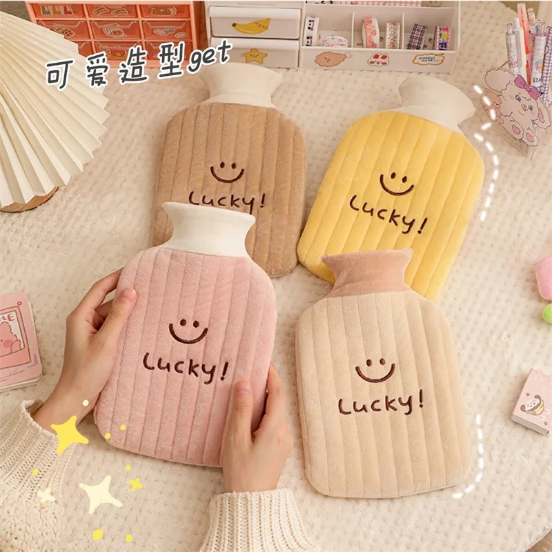 4 Colour Super Soft Smiling Face Cartoon Hand Warmer Bag Thickened Cloth Cover Warm Water Bag Water Injection Hot Water Bag
4 Colour Super Soft Smiling Face Cartoon Hand Warmer Bag Thickened Cloth Cover Warm Water Bag Water Injection Hot Water Bag