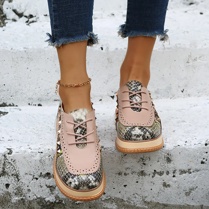 

Лоферы женские с резьбой, повседневная обувь в стиле ретро, на шнуровке, с заклепками, удобные каблуки, дизайнерская обувь