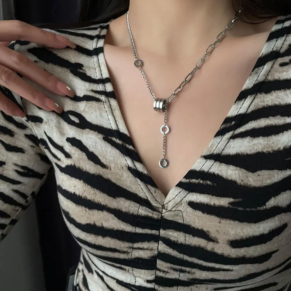 Clavicle Chain All Match Friend Gift Dress Up Women Circle Ring Pendant Necklace Party Jewelry Chain Necklace for Banquet
Clavicle Chain All Match Friend Gift Dress Up Women Circle Ring Pendant Necklace Party Jewelry Chain Necklace for Banquet