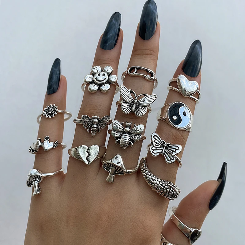 Punk Gothic Heart Ring Set for Women Black Dice Vintage Hip-Hop Silver Plated Retro Rhinestone Charm Butterfly Finger Jewelry
Punk Gothic Heart Ring Set for Women Black Dice Vintage Hip-Hop Silver Plated Retro Rhinestone Charm Butterfly Finger Jewelry
