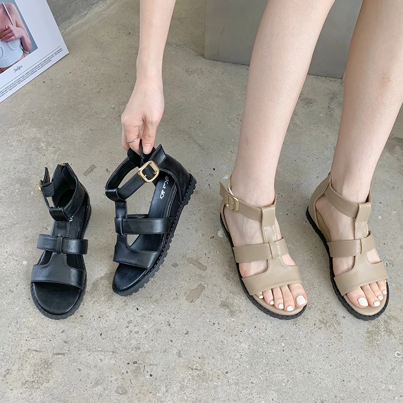 Сандалии женские в римском стиле, базовые босоножки на плоской подошве, удобная повседневная черная обувь с открытым носком, лето 2022
Сандалии женские в римском стиле, базовые босоножки на плоской подошве, удобная повседневная черная обувь с открытым носком, лето 2022