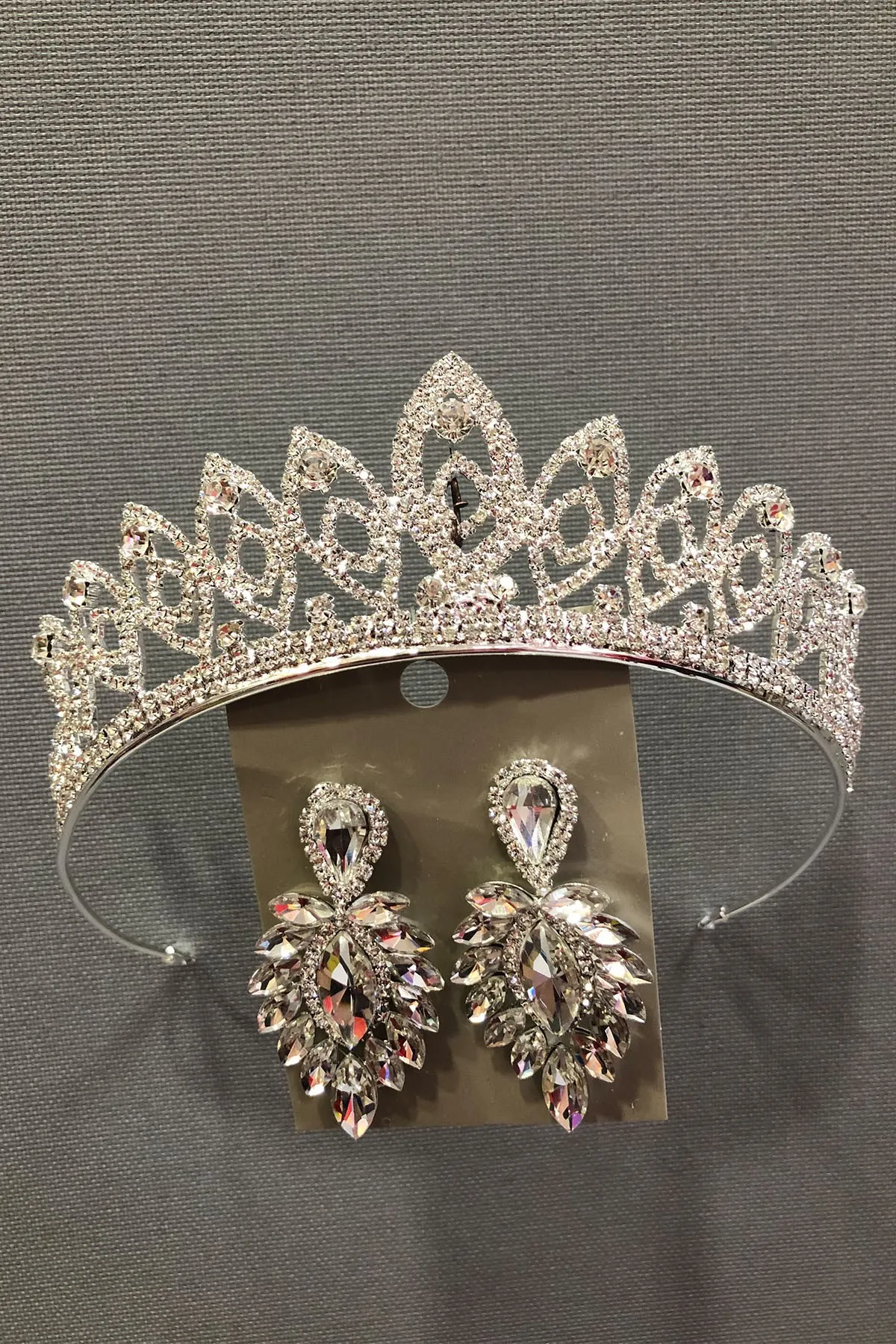 Yaren Silver Bridal Henna Crown and Earring Set
Yaren Silver Bridal Henna Crown and Earring Set