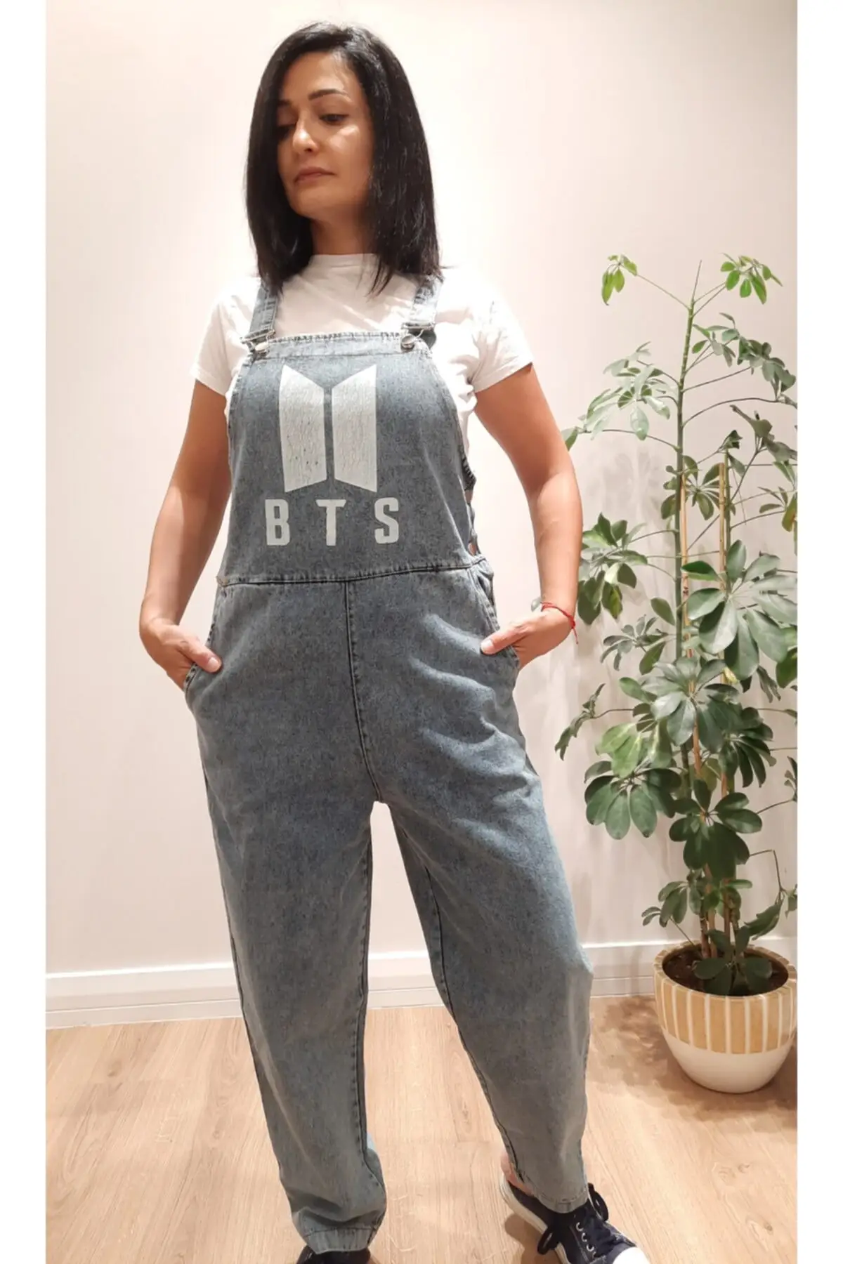 Женские комбинезоны Bts, джинсы, свободный стиль, повседневные свободные мешковатые брюки без рукавов, комбинезон, комбинезон, брюки, комбине...
Женские комбинезоны Bts, джинсы, свободный стиль, повседневные свободные мешковатые брюки без рукавов, комбинезон, комбинезон, брюки, комбине...