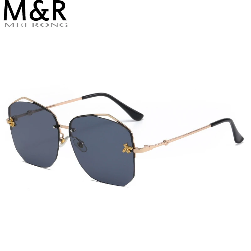 Luxury Square Bee Sunglasses Women Men Retro Brand designer Metal Frame Oversized Sun Glasses Female Frameless Gradient Oculos
Luxury Square Bee Sunglasses Women Men Retro Brand designer Metal Frame Oversized Sun Glasses Female Frameless Gradient Oculos