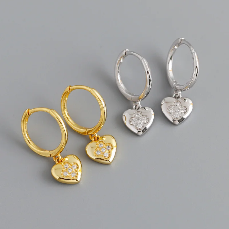 New earrings four leaf grass inlaid with diamond love gold S925 pure Tremella Button Earrings women's luxury jewelry
New earrings four leaf grass inlaid with diamond love gold S925 pure Tremella Button Earrings women's luxury jewelry