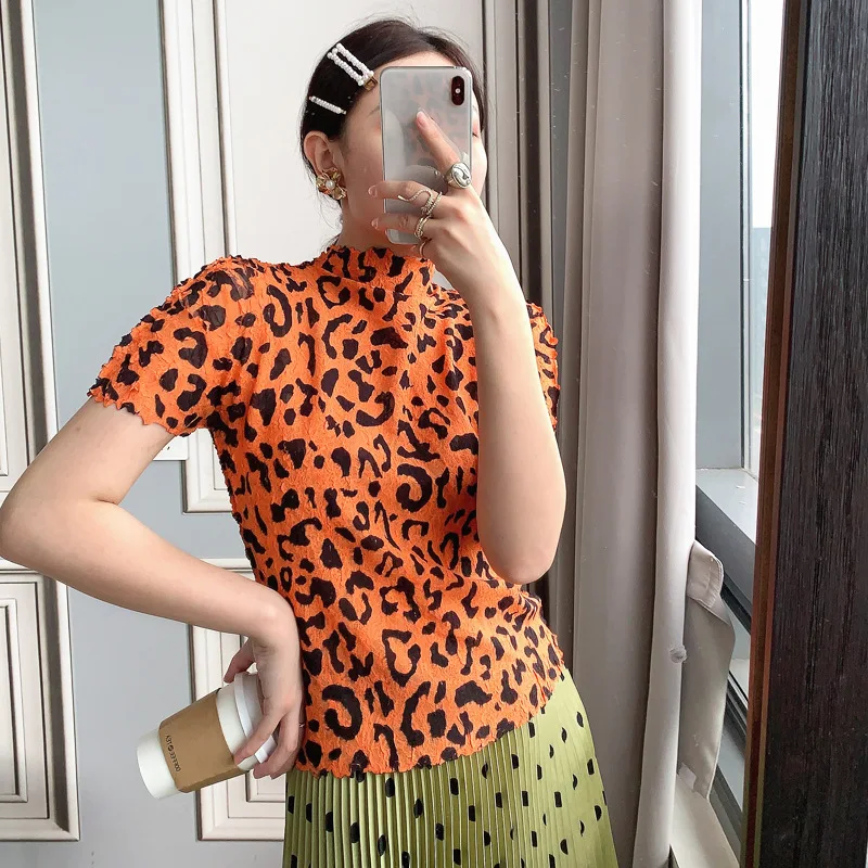 Miyake pleated top women's high-quality texture summer new fashion leopard print half turtleneck short-sleeved T-shirt thin 
Miyake pleated top women's high-quality texture summer new fashion leopard print half turtleneck short-sleeved T-shirt thin