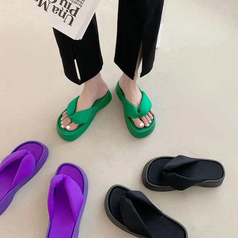 2022 Women's Flip Flops Candy Pleated Shoes New Wild Outdoor Flat Slippers for Women Casual Home Summer Slides Women Shoes
2022 Women's Flip Flops Candy Pleated Shoes New Wild Outdoor Flat Slippers for Women Casual Home Summer Slides Women Shoes