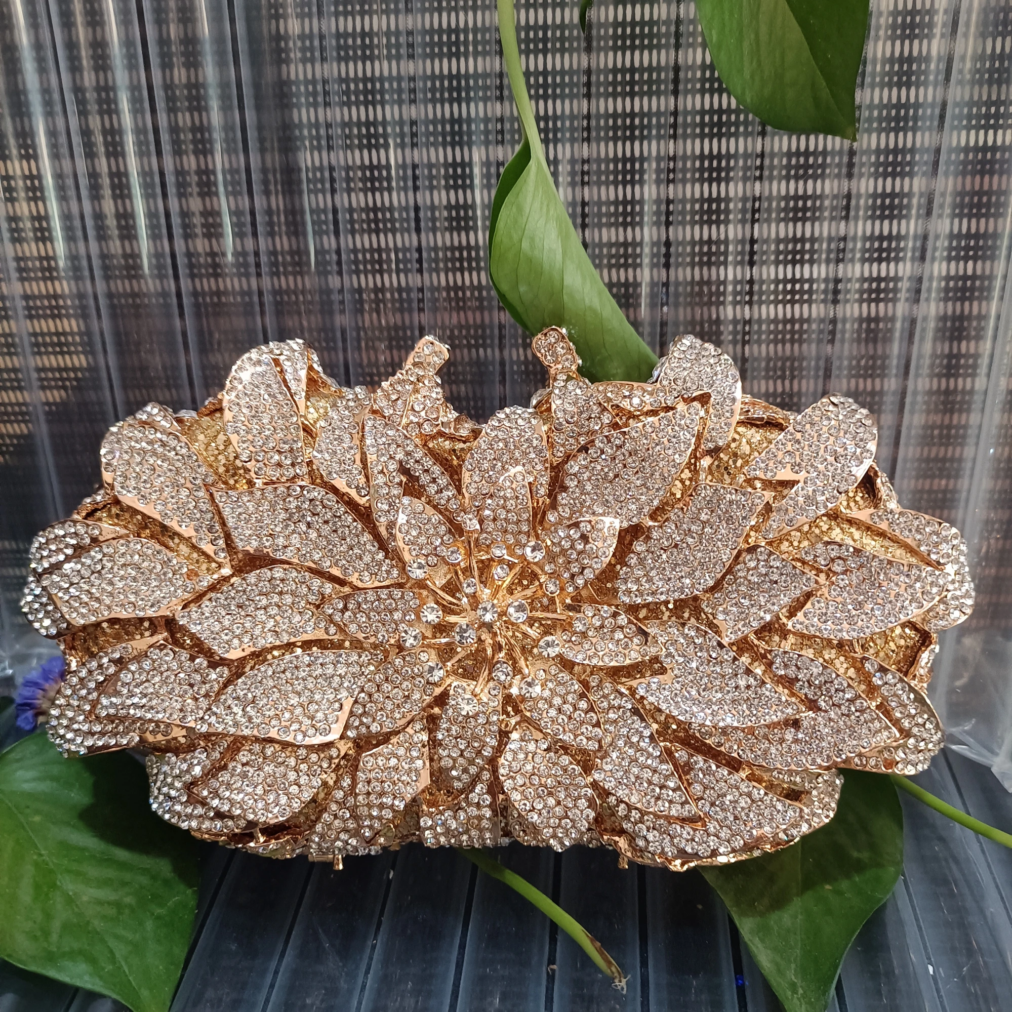 White Diamond Gold Meal Diamond Party Evening Bag Dinner Cocktail Crystal Flower Handbag Woman Wedding Bridal Floral Prom Purse
White Diamond Gold Meal Diamond Party Evening Bag Dinner Cocktail Crystal Flower Handbag Woman Wedding Bridal Floral Prom Purse