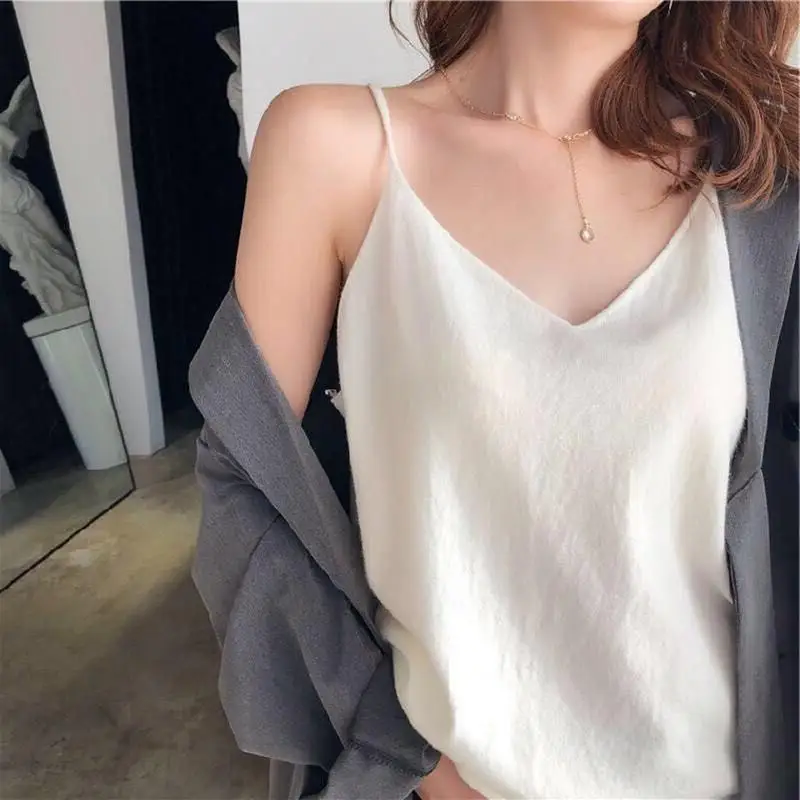 Simple Design Women Fashion Knitted Tank Top Sexy V Neck Loose Tops Casual Solid Color Suspender Vest
Simple Design Women Fashion Knitted Tank Top Sexy V Neck Loose Tops Casual Solid Color Suspender Vest