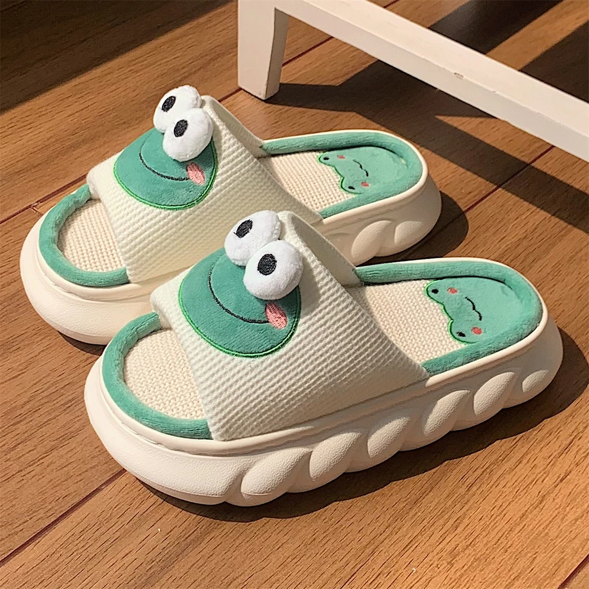 New Summer Couple Cute Linen Frog Thick Bottom Slippers Indoor Thick Bottom Outdoor Comfortable Soft Bottom Spring
New Summer Couple Cute Linen Frog Thick Bottom Slippers Indoor Thick Bottom Outdoor Comfortable Soft Bottom Spring