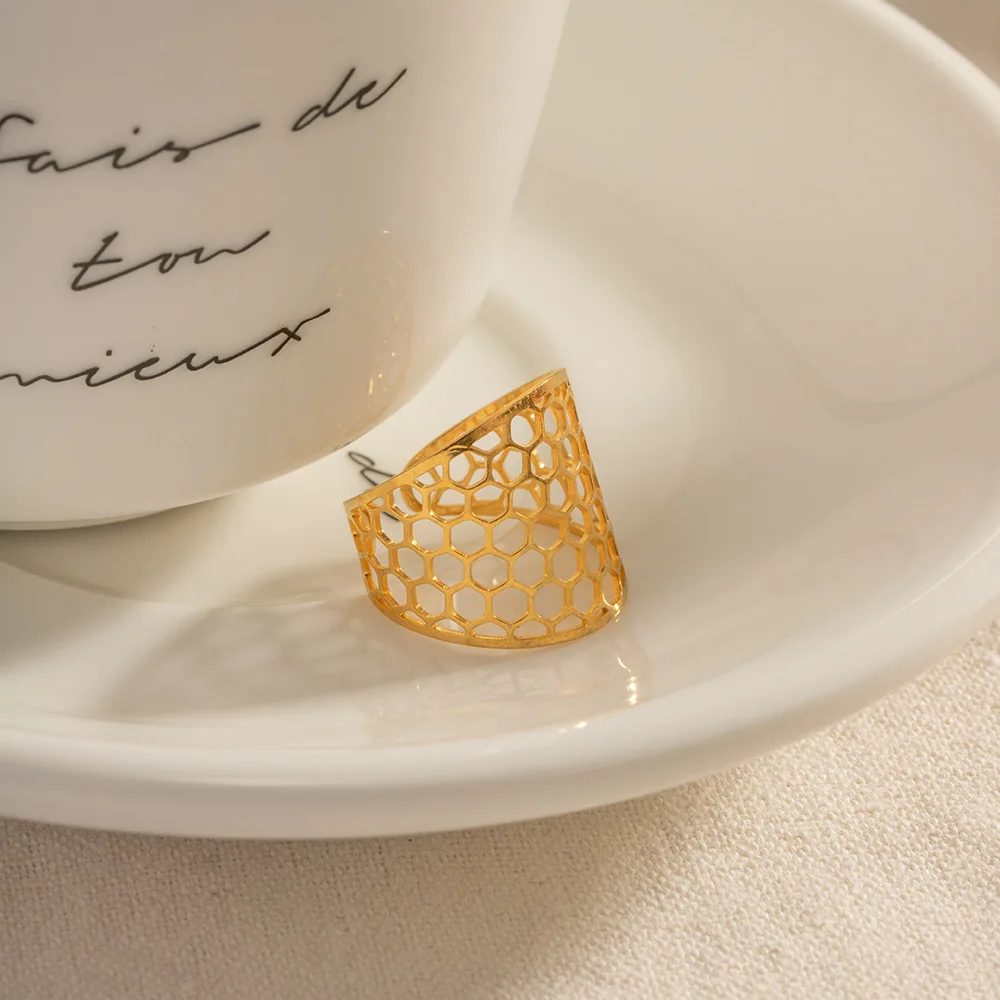 Stainless Steel French Cellular Mesh Ring Statement Golden Metal Texture Rope Ring Waterproof Jewelry Gift
Stainless Steel French Cellular Mesh Ring Statement Golden Metal Texture Rope Ring Waterproof Jewelry Gift