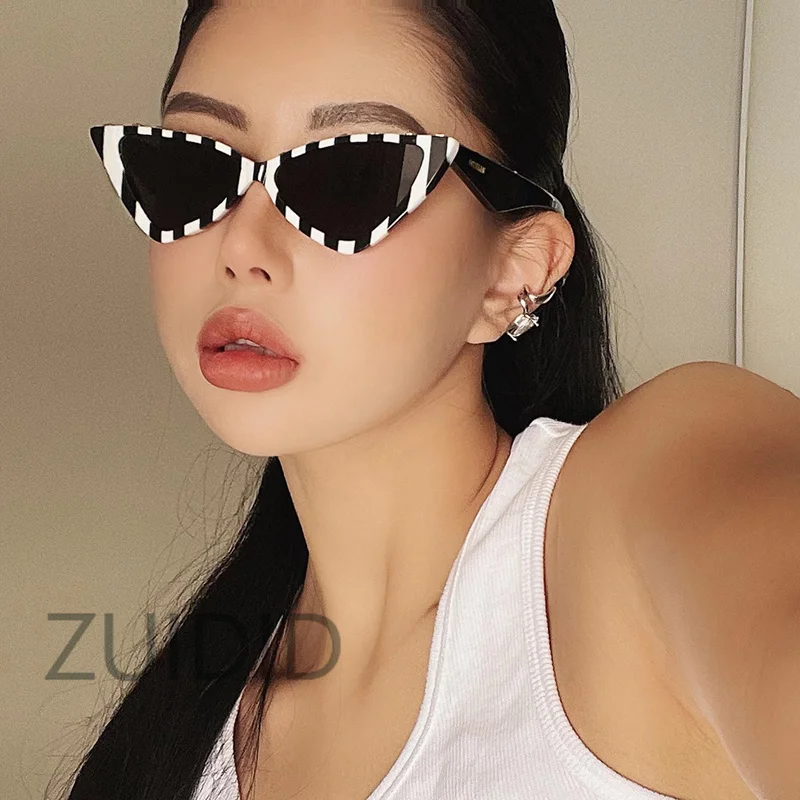 Classic Black and White Stripes Rivet Cat Eye Sunglasses 2022 Luxury Brand Women Unusual Sunglasses VA4064 Retro Wild Small Box
Classic Black and White Stripes Rivet Cat Eye Sunglasses 2022 Luxury Brand Women Unusual Sunglasses VA4064 Retro Wild Small Box