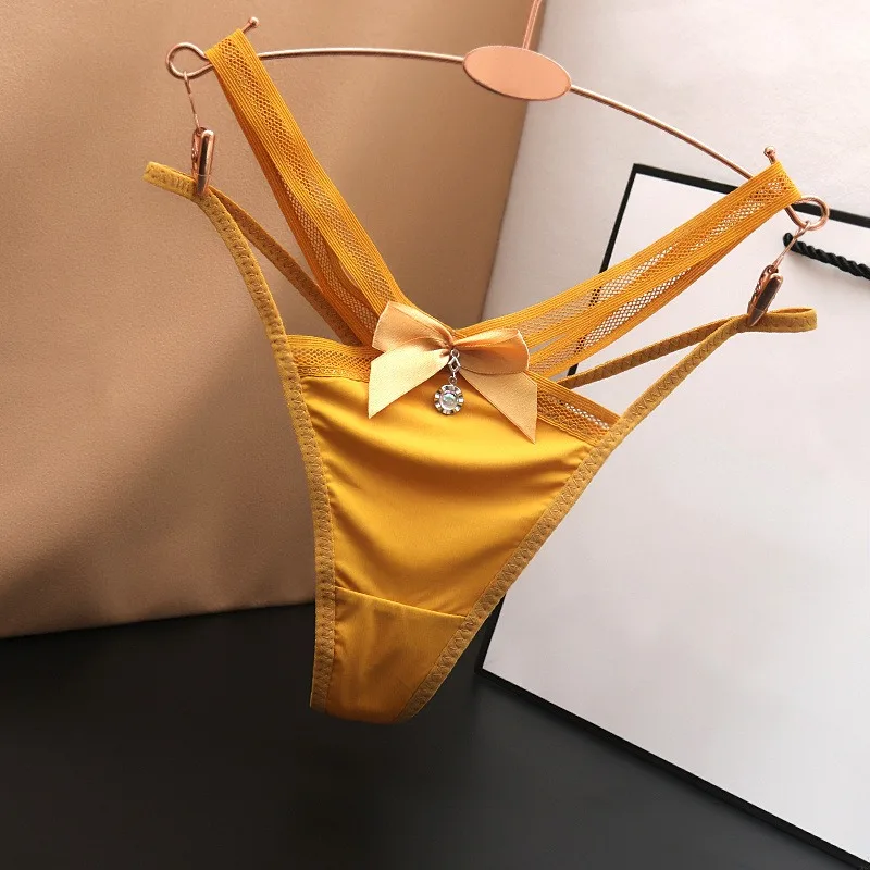 Sexy Ice Silk Slippery Traceless Low-waist Thong Women's Hot T Pants Japanese Transparent Hollow Cotton Japanese Pants Head
Sexy Ice Silk Slippery Traceless Low-waist Thong Women's Hot T Pants Japanese Transparent Hollow Cotton Japanese Pants Head