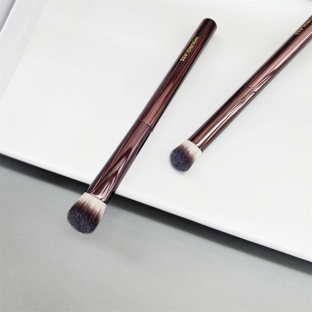 New VANISH SEAMLESS FINISH Concealer Makeup Brush Metal Handle Soft Bristles Angled Large Conceal Cosmetics Brush Beauty Tool
New VANISH SEAMLESS FINISH Concealer Makeup Brush Metal Handle Soft Bristles Angled Large Conceal Cosmetics Brush Beauty Tool