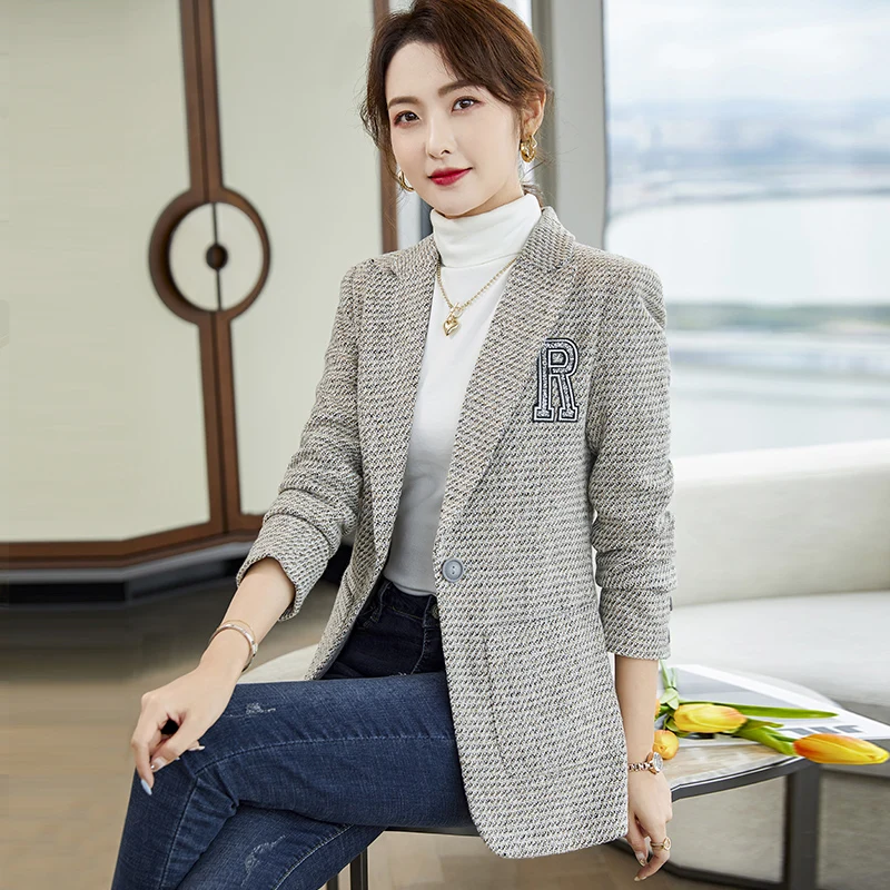 Модное серое пальто, женская новинка осень-зима 2022, женские офисные блейзеры с длинным рукавом в Корейском стиле
Модное серое пальто, женская новинка осень-зима 2022, женские офисные блейзеры с длинным рукавом в Корейском стиле