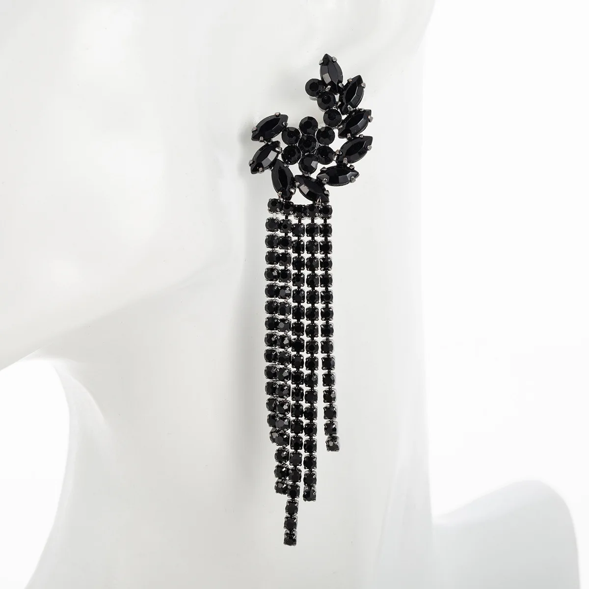 New Black Full Diamond Crystal Horse Eye Earrings Attending Banquet Jewelry Personality Flower Tassel Earrings Wholesale
New Black Full Diamond Crystal Horse Eye Earrings Attending Banquet Jewelry Personality Flower Tassel Earrings Wholesale