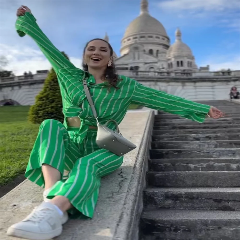 Рубашка с длинными рукавами и отложным воротником, в полоску
Рубашка с длинными рукавами и отложным воротником, в полоску