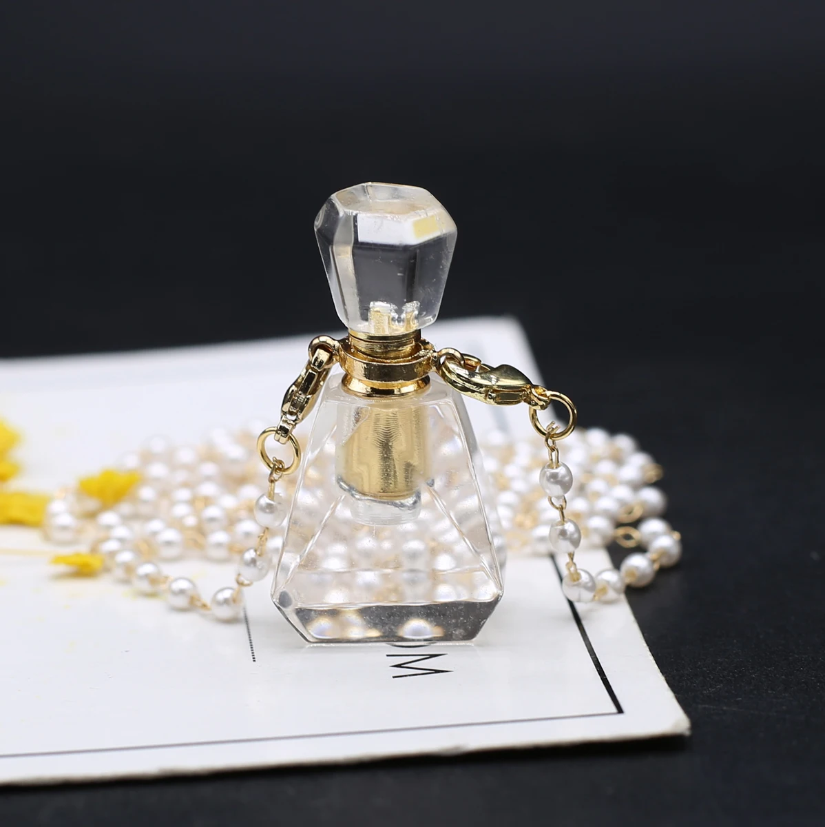 Natural Gold Color Pearl Chains Necklace Trapezoid Perfume Bottle Crystal Necklace Jewelry for Female Reiki Heal Gifts
Natural Gold Color Pearl Chains Necklace Trapezoid Perfume Bottle Crystal Necklace Jewelry for Female Reiki Heal Gifts