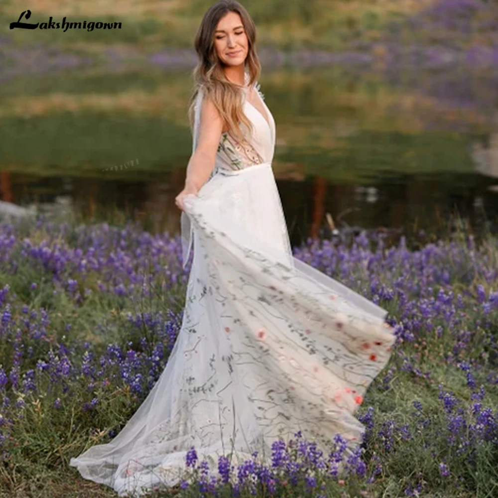 Богемное уникальное богемное свадебное платье без рукавов с открытой спиной и цветочным рисунком 
Богемное уникальное богемное свадебное платье без рукавов с открытой спиной и цветочным рисунком