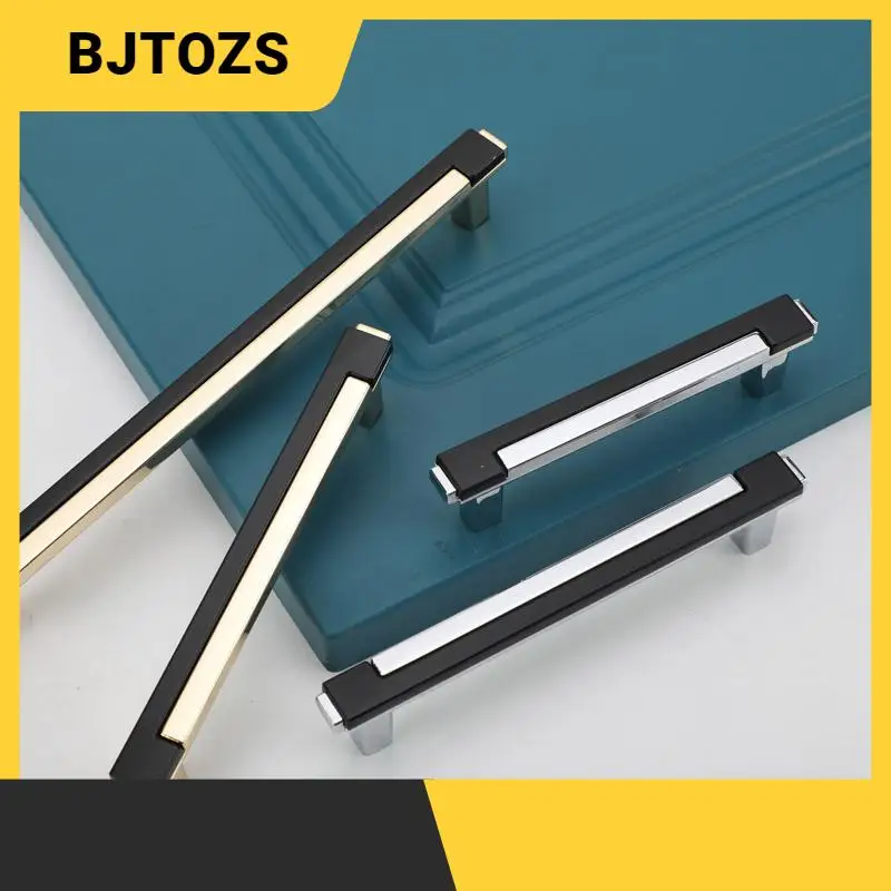 Fashion Gold Kitchen Handles Cabinet Drawer Dresser Knobs Zinc Alloy Closet Door Pull Furniture Handle Door Hardware 
Fashion Gold Kitchen Handles Cabinet Drawer Dresser Knobs Zinc Alloy Closet Door Pull Furniture Handle Door Hardware