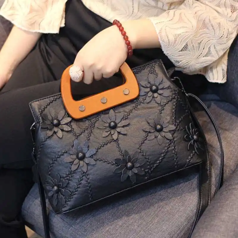 Fashion Flower Design Women Handbags Sheepskin Genuine Leather Tote Shoulder Bags Hot Rivet Handle Satchels
Fashion Flower Design Women Handbags Sheepskin Genuine Leather Tote Shoulder Bags Hot Rivet Handle Satchels