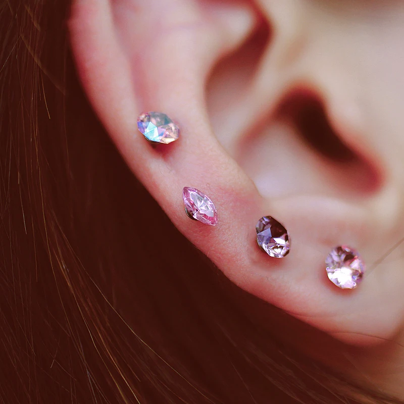 Shiny zircon simple and versatile mini ear studs female S925 exquisite elegant fashion focus banquet party anniversary gift
Shiny zircon simple and versatile mini ear studs female S925 exquisite elegant fashion focus banquet party anniversary gift