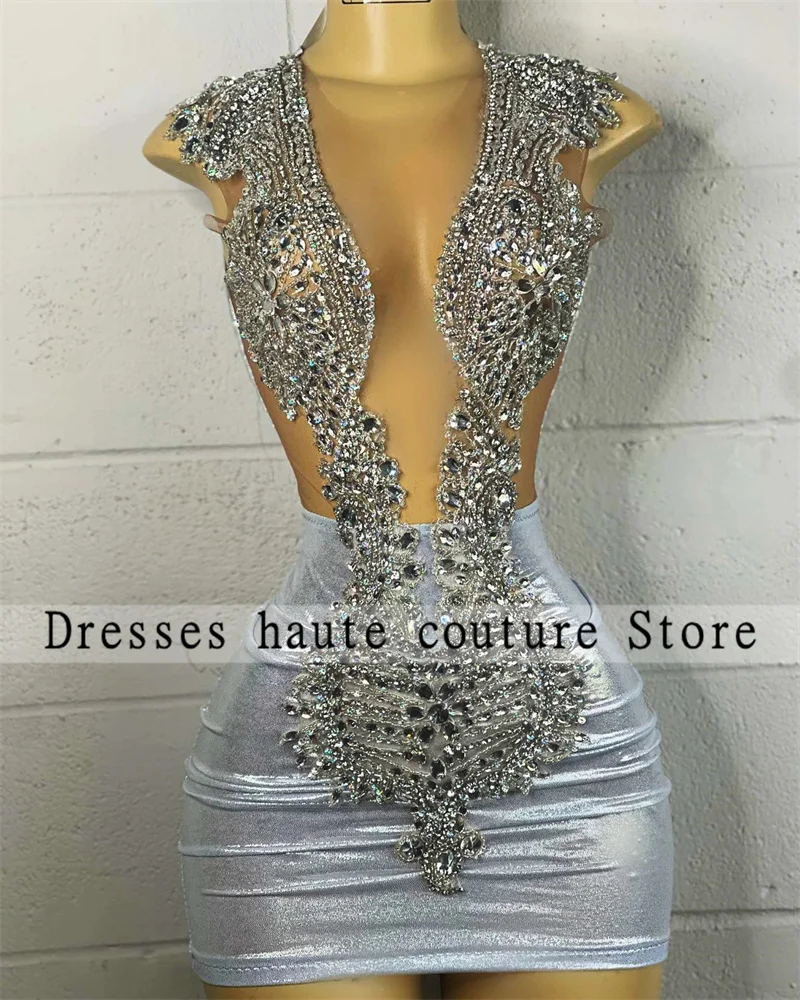 Sexy Silver Mini Cocktail Dresse 2023 For Black Girls Sparkly Beaded Crystal Short Prom Dresses Illusion Party Gowns
Sexy Silver Mini Cocktail Dresse 2023 For Black Girls Sparkly Beaded Crystal Short Prom Dresses Illusion Party Gowns