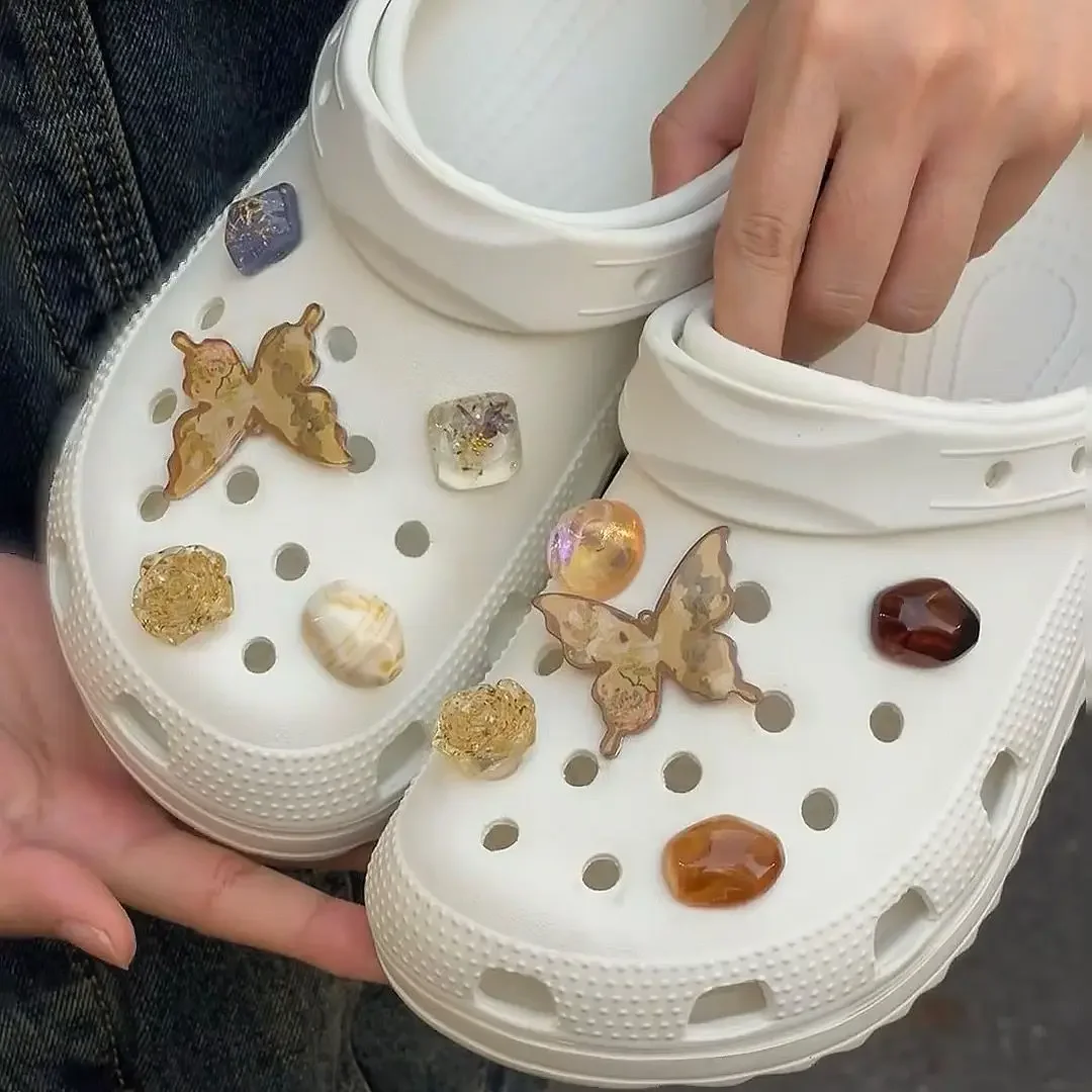 

Croc шармы дизайнерские золотые бабочки серии красивые аксессуары Ins популярное украшение для сабо сандалии для детей мальчиков девочек Подарки