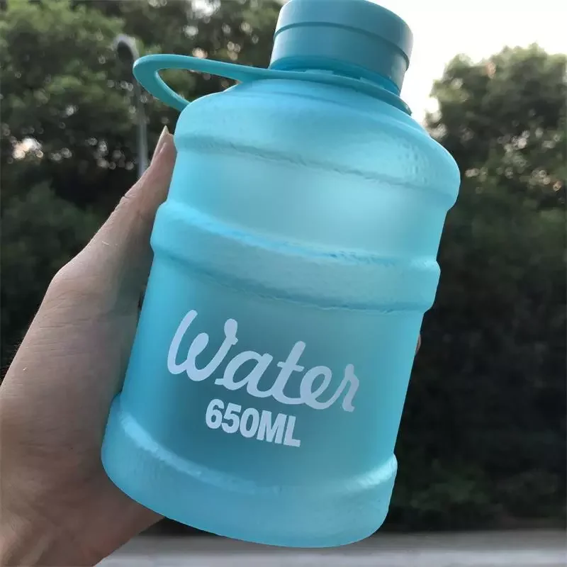 New in new large-capacity plastic cup mini bucket portable leak proof 650ml cute water bottle drinking juice big 
New in new large-capacity plastic cup mini bucket portable leak proof 650ml cute water bottle drinking juice big