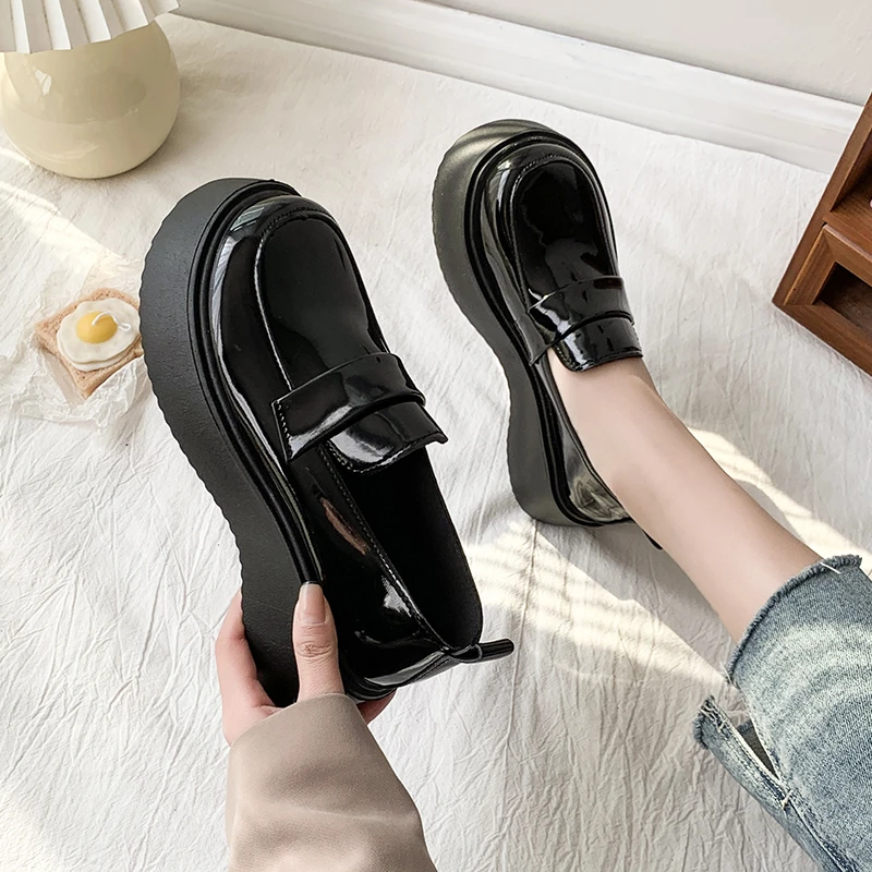Women Flat Loafers Shoes Japanese Style Vintage Shoes Metal Decoration Platform Mary Jane Shoes Sapatos Femininos Lolita Shoes 
Women Flat Loafers Shoes Japanese Style Vintage Shoes Metal Decoration Platform Mary Jane Shoes Sapatos Femininos Lolita Shoes