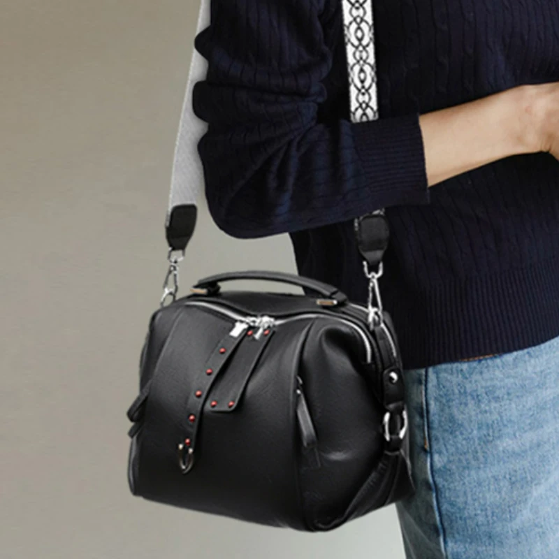 2022 New Luxury Fashion Messenger Bag Women's Chic Top-handle Handbags Genuine Leather Shoulder Bags Girls Casual Crossbody Bags
2022 New Luxury Fashion Messenger Bag Women's Chic Top-handle Handbags Genuine Leather Shoulder Bags Girls Casual Crossbody Bags