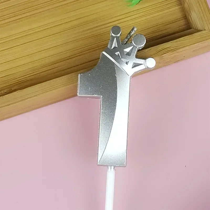 Романтическая синяя корона для торта
Романтическая синяя корона для торта