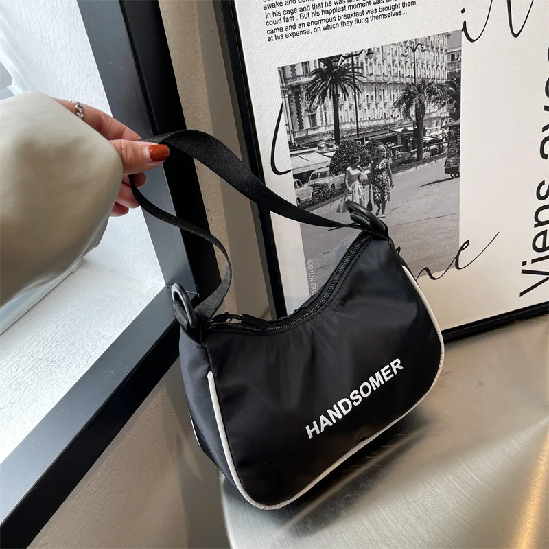 Female Bag 2022 New Casual Fashion Letter Shoulder Bag Simple Contrast Color Joker Wide Shoulder Strap Nylon Messenger Bag
Female Bag 2022 New Casual Fashion Letter Shoulder Bag Simple Contrast Color Joker Wide Shoulder Strap Nylon Messenger Bag