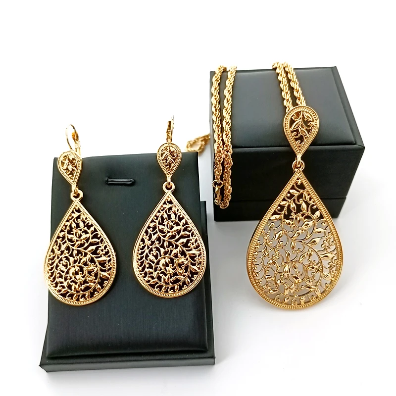 New Arab Dubai Wedding Jewelry Set Algerian Metal Floral Pendant with Hollow Floral Design Women's Earrings Necklace Set
New Arab Dubai Wedding Jewelry Set Algerian Metal Floral Pendant with Hollow Floral Design Women's Earrings Necklace Set