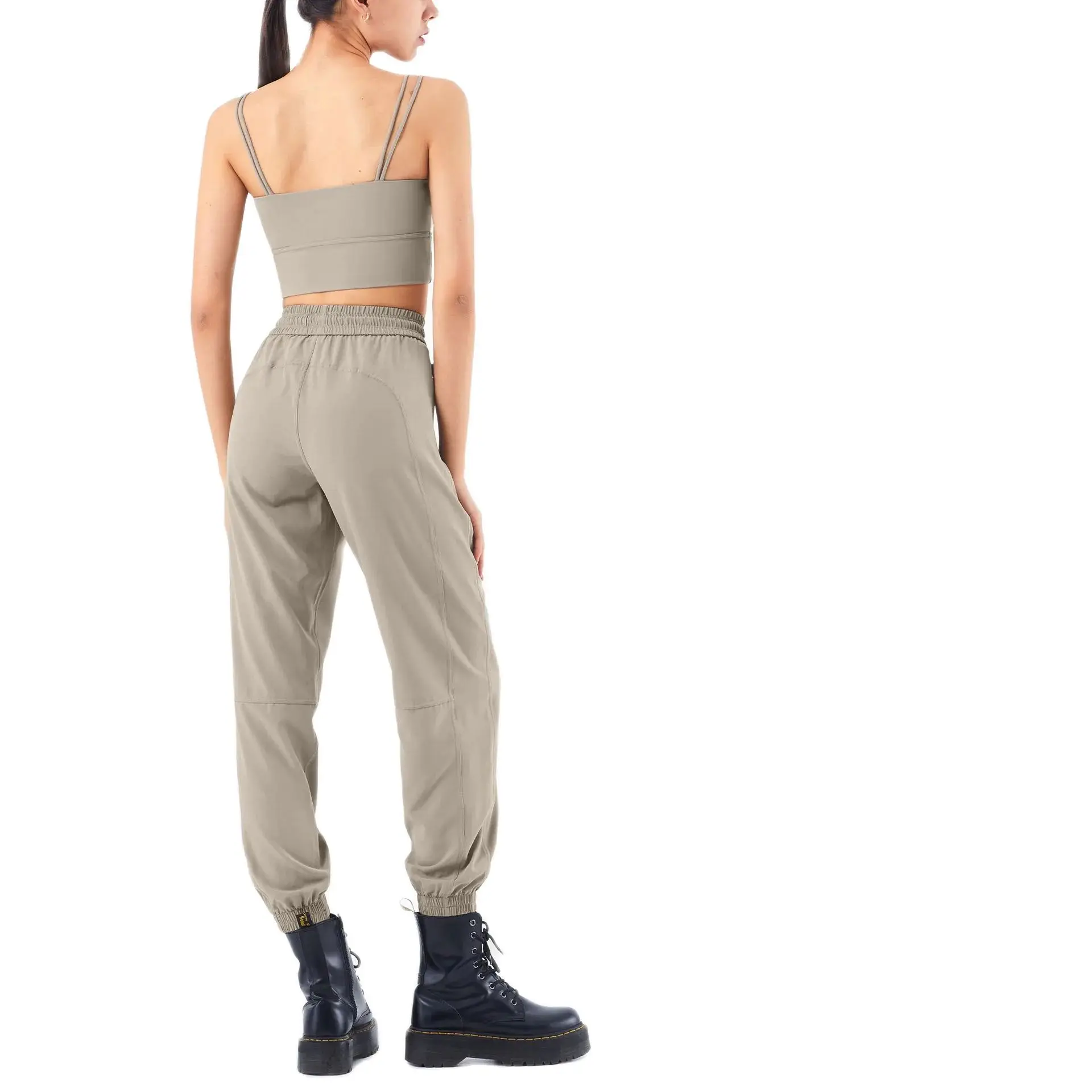 Комплект для йоги и фитнеса, женский бюстгальтер на бретелях, Удобная Повседневная Удобная спортивная одежда, свободные штаны для бега, быстросохнущие
Комплект для йоги и фитнеса, женский бюстгальтер на бретелях, Удобная Повседневная Удобная спортивная одежда, свободные штаны для бега, быстросохнущие