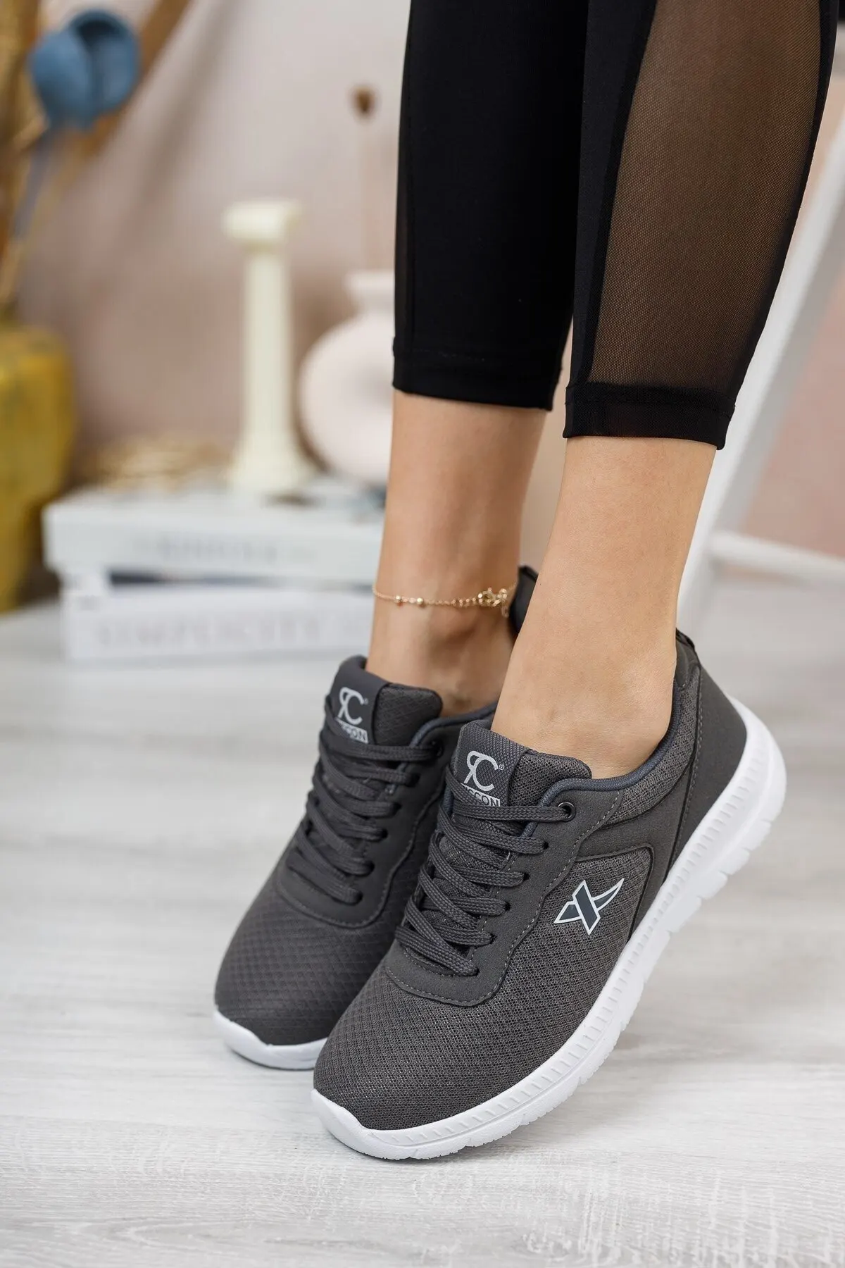 Women's Sneakers Casual Fashion Comfortable Platform Female Vulcanized Shoes High-Top Sneakers
Women's Sneakers Casual Fashion Comfortable Platform Female Vulcanized Shoes High-Top Sneakers