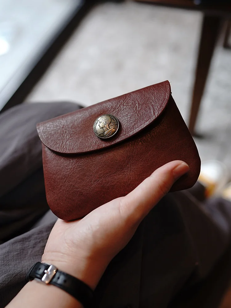 Customized Cowhide Simple Retro Compact Practical Leather Card Coin Storage Bag Mini Purse Wallet Easy to Carry Fashionable
Customized Cowhide Simple Retro Compact Practical Leather Card Coin Storage Bag Mini Purse Wallet Easy to Carry Fashionable