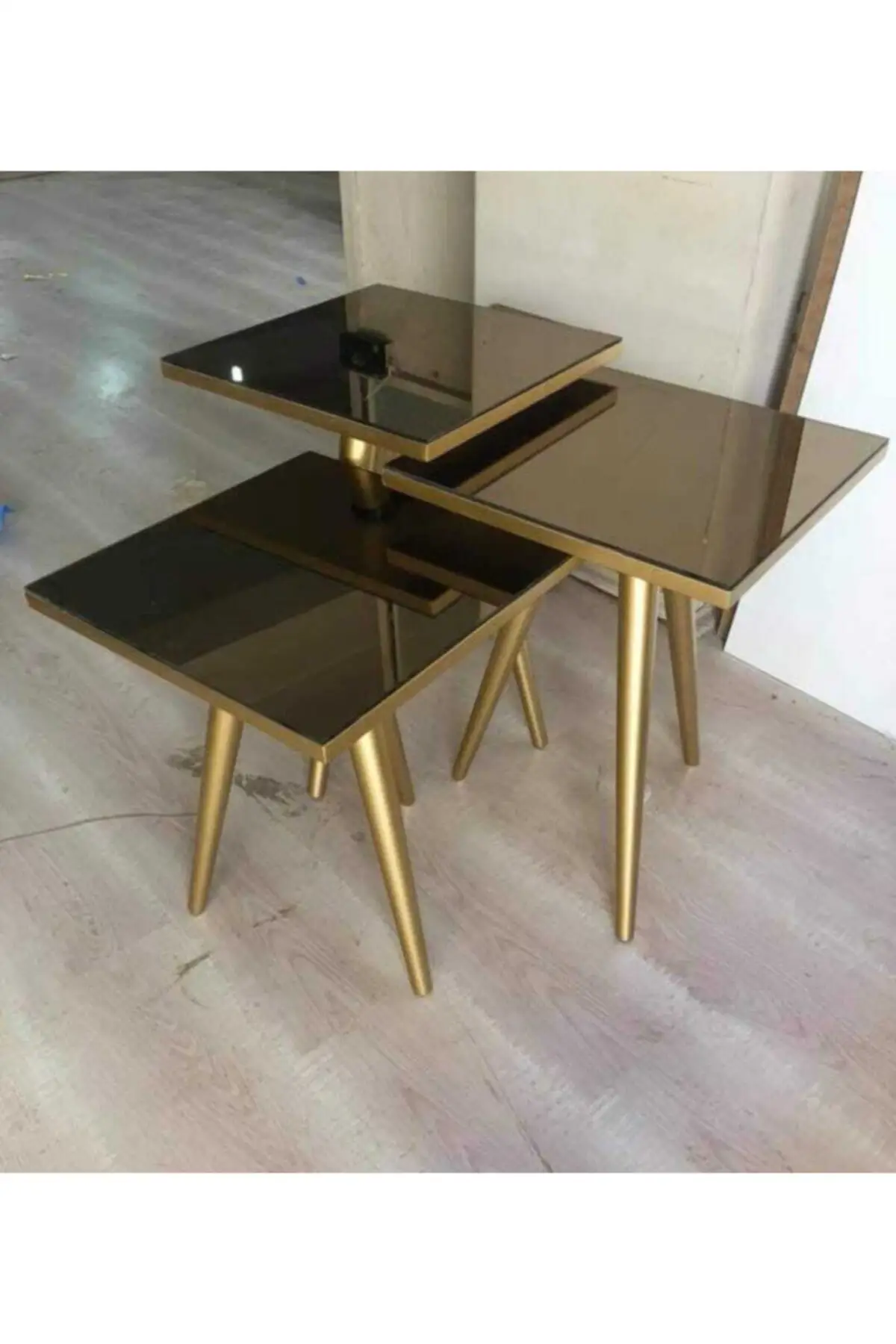 Квадратный Золотой Желтый зеркальный авангардный сервисный стол Zigon 3 шт.
Квадратный Золотой Желтый зеркальный авангардный сервисный стол Zigon 3 шт.