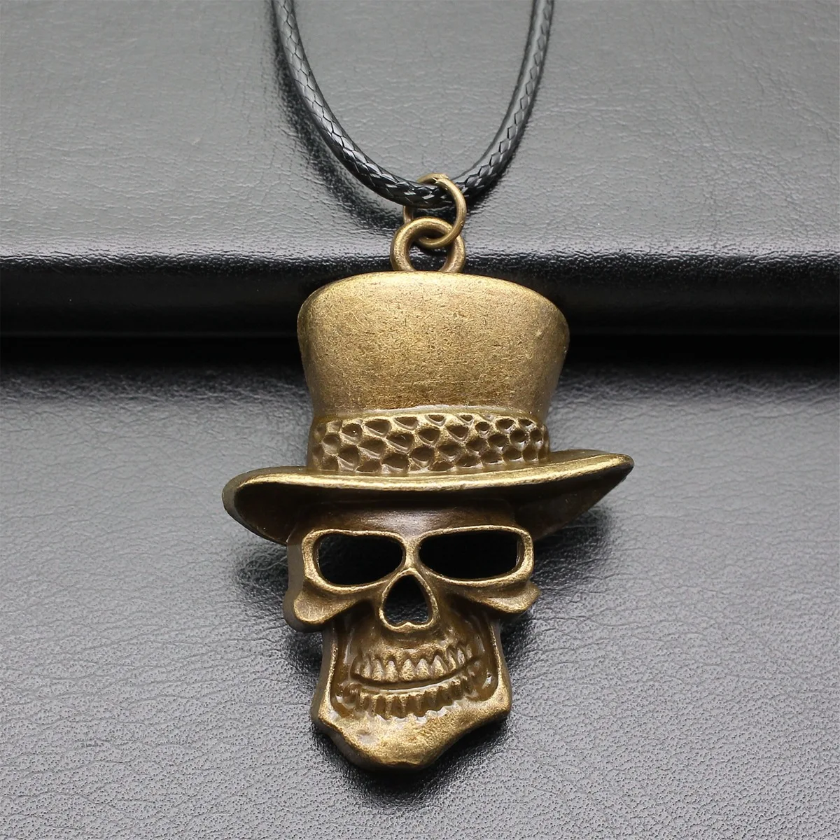 Кожаное ожерелье череп Ahri