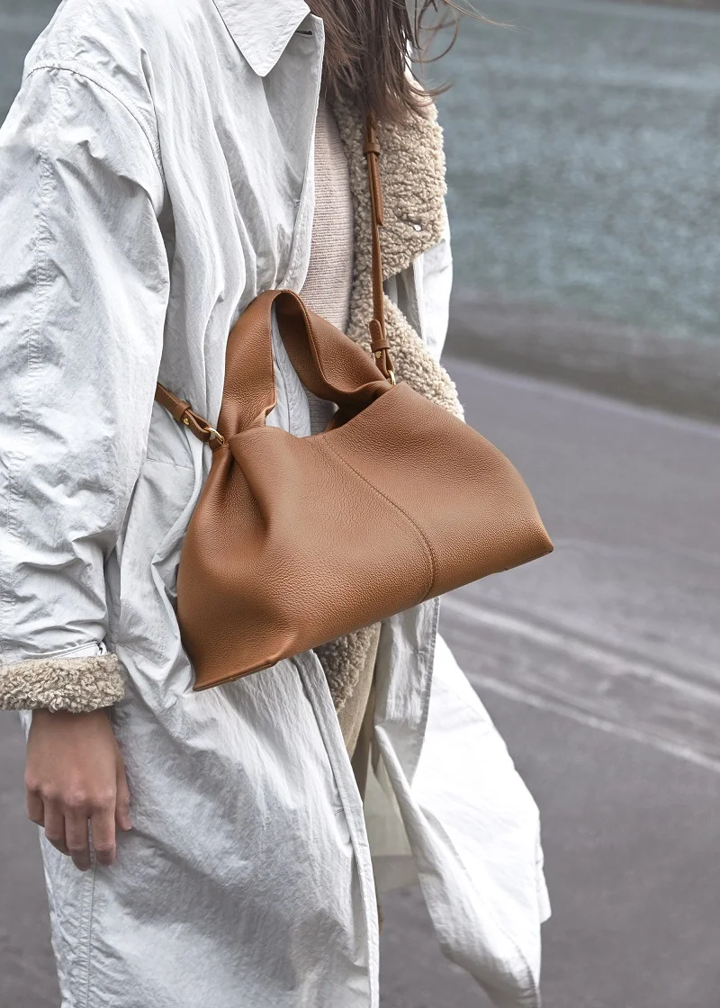 

First layer leather niche design classic Joker shoulder slung handbag women's bag dumpling bag
