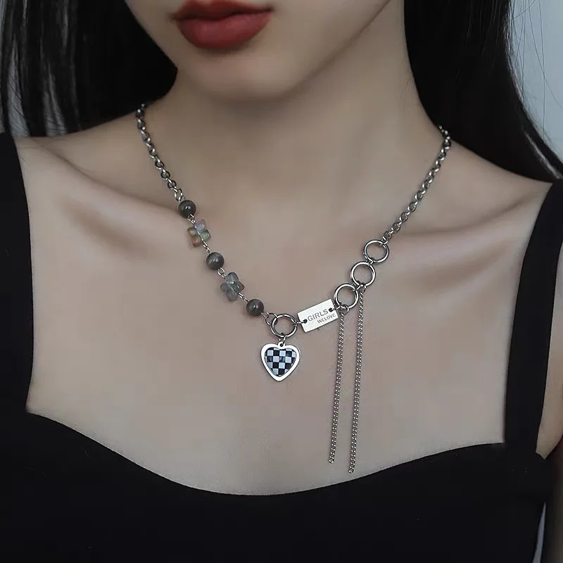 2022 New Hip-hop Checkerboard love Collarbone Chain Female Butterfly Pearl stitching all-match sweater necklace choker jewelry
2022 New Hip-hop Checkerboard love Collarbone Chain Female Butterfly Pearl stitching all-match sweater necklace choker jewelry