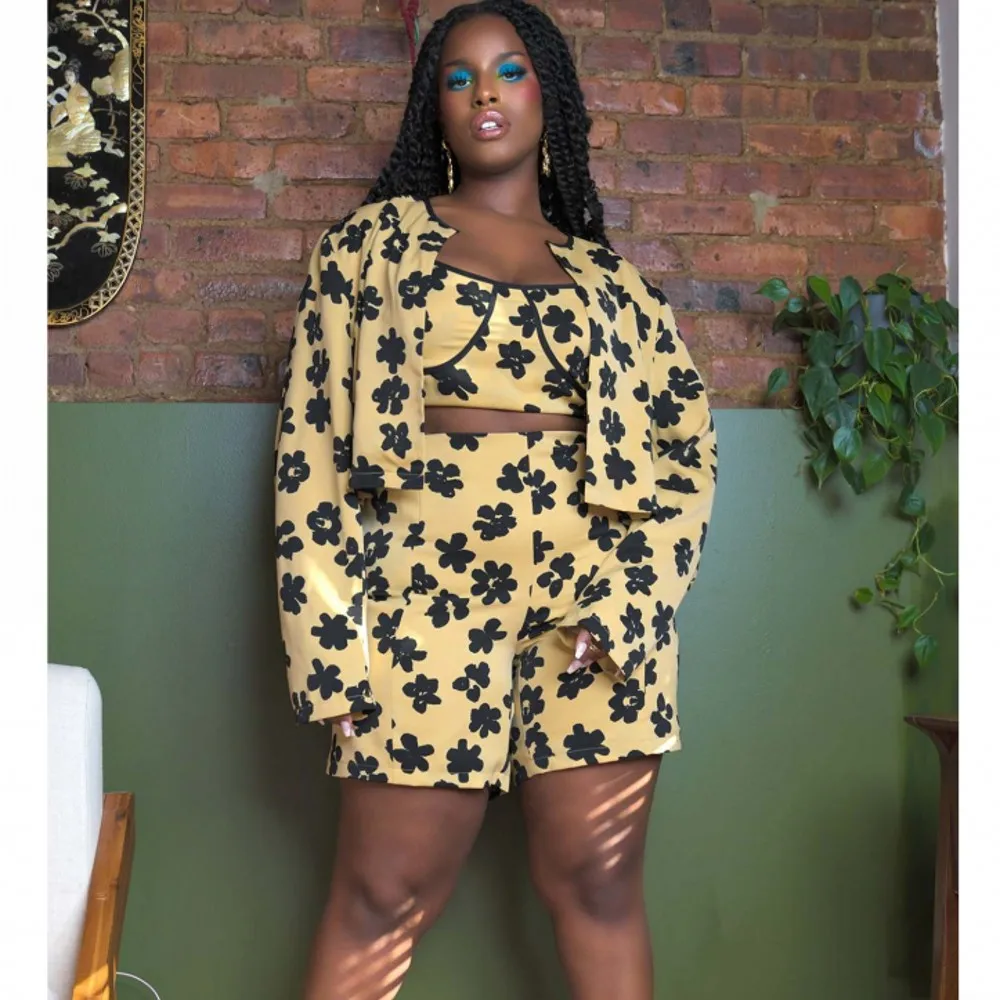 3 Piece Shorts Sets African Clothes For Women Floral Print Sexy African Outfits Long Sleeve Jacket Sling Shorts Three Piece Set
3 Piece Shorts Sets African Clothes For Women Floral Print Sexy African Outfits Long Sleeve Jacket Sling Shorts Three Piece Set