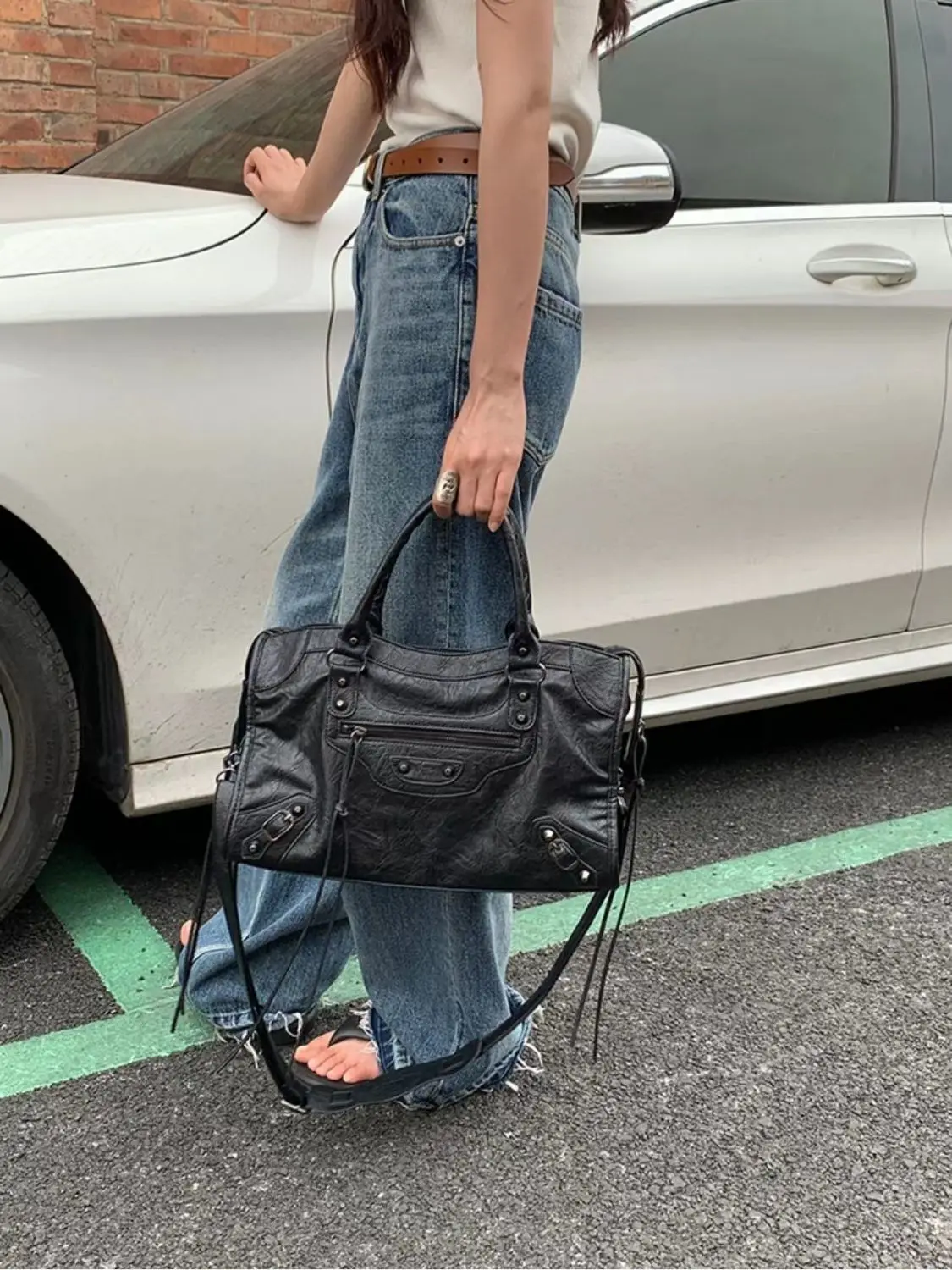 Gothic Tote Bag Black Large Capacity Moto Biker Handbag For Women Fashion PU Leather Zipper Spice Girls Punk Design Bag
Gothic Tote Bag Black Large Capacity Moto Biker Handbag For Women Fashion PU Leather Zipper Spice Girls Punk Design Bag