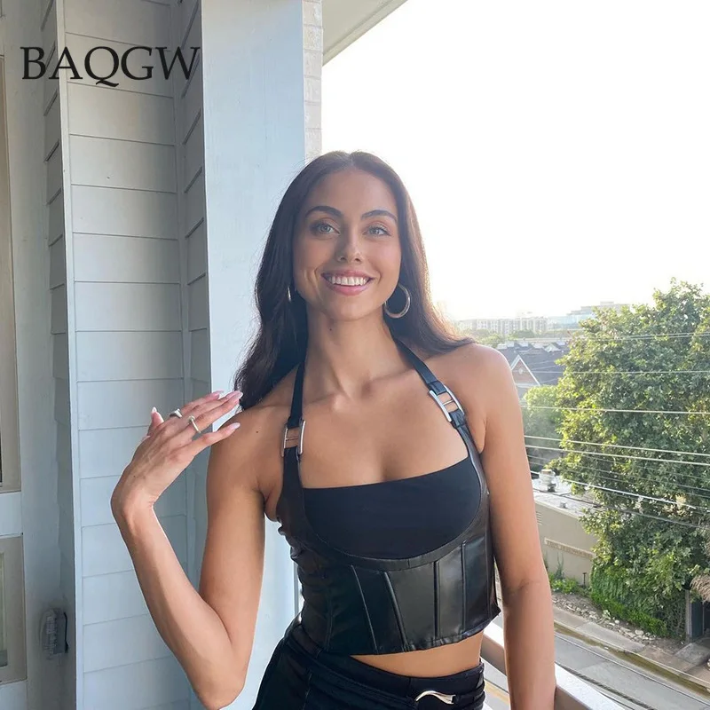 Fashion Sexy Halter Tops PU Leather Patchwork Motorcycle Style Camisole for Women Streetwear Tops Backless Party Night Clubwear
Fashion Sexy Halter Tops PU Leather Patchwork Motorcycle Style Camisole for Women Streetwear Tops Backless Party Night Clubwear