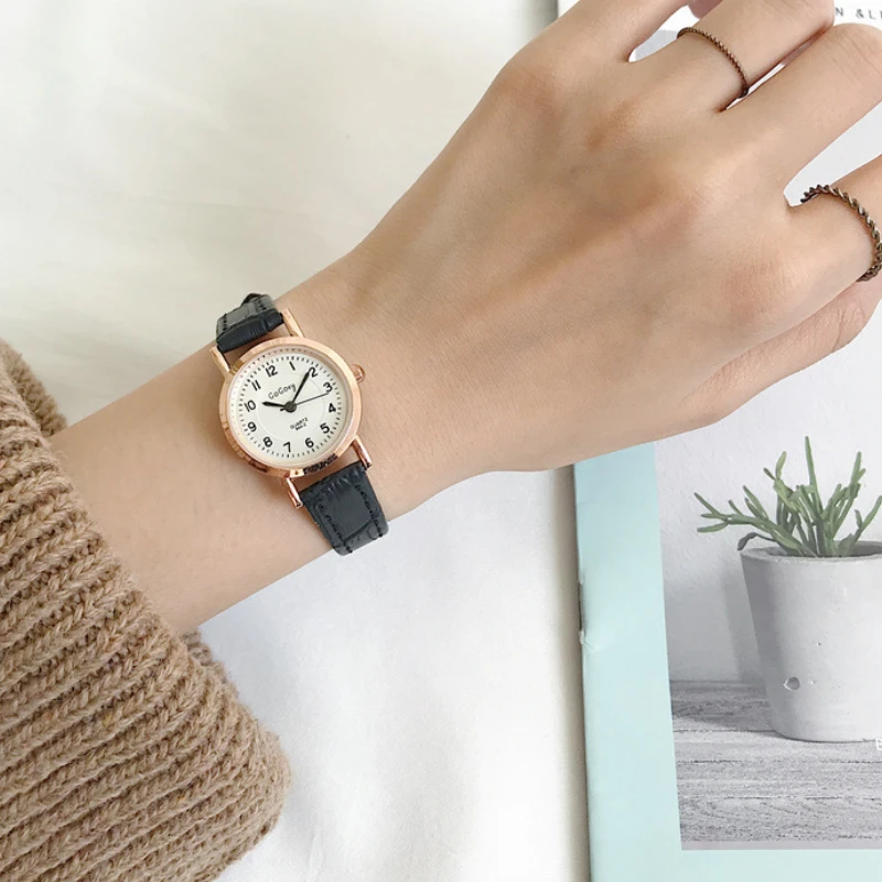 Vintage Leather Women Small Watches Designer Simple Number Dialleather Band Water Proof Ladies Quartz Relógio Feminino Montre
Vintage Leather Women Small Watches Designer Simple Number Dialleather Band Water Proof Ladies Quartz Relógio Feminino Montre