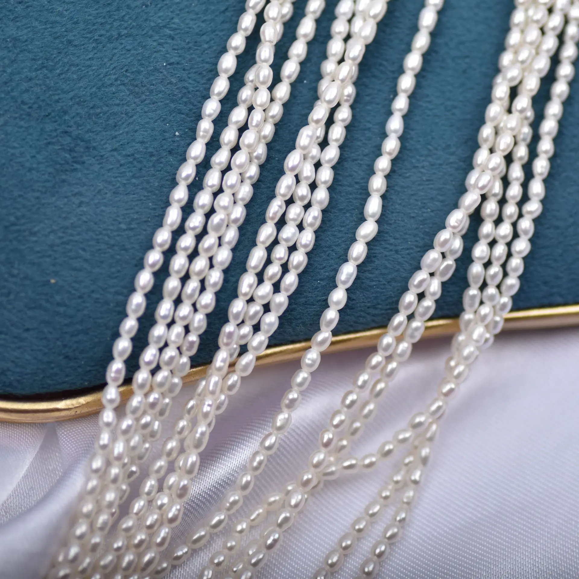 Strong Light Natural Freshwater Pearl Loose Beads 2-3mm Short Fat Millet Bead Handmade DIY Jewelry Semi-Finished Clavicle Chain
Strong Light Natural Freshwater Pearl Loose Beads 2-3mm Short Fat Millet Bead Handmade DIY Jewelry Semi-Finished Clavicle Chain