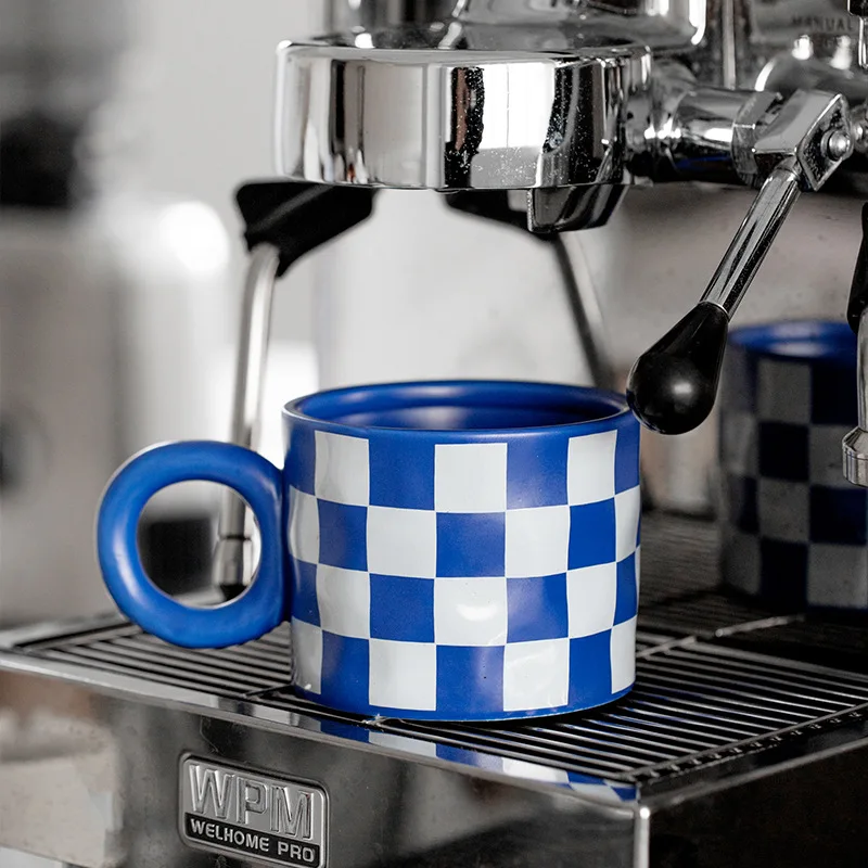 400ml Ceramic Mug Fat Handle Coffee Mug New Hand-glazed Stained Dirty Cup Hand Pinch Klein Blue Mark Milk Cup
400ml Ceramic Mug Fat Handle Coffee Mug New Hand-glazed Stained Dirty Cup Hand Pinch Klein Blue Mark Milk Cup