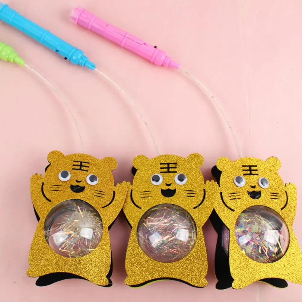Lantern Toy Cartoon Cute Energy-saving Portable Tiger Lantern Light Cosplay Prop Decorative Lantern for Outdoor
Lantern Toy Cartoon Cute Energy-saving Portable Tiger Lantern Light Cosplay Prop Decorative Lantern for Outdoor