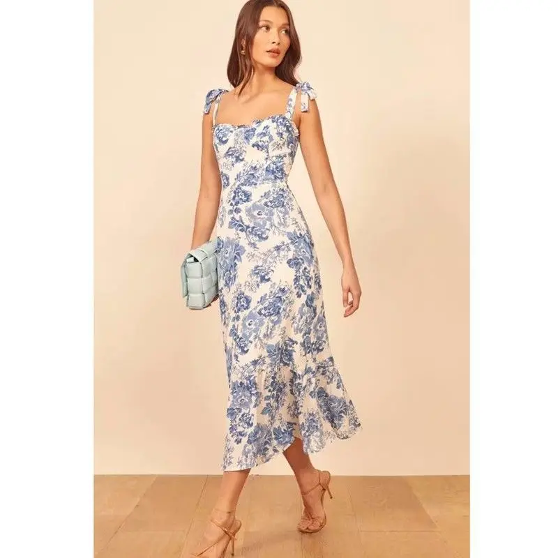 Летнее модное сине-белое платье-пуловер с оборками на Подоле и фарфоровым принтом
Летнее модное сине-белое платье-пуловер с оборками на Подоле и фарфоровым принтом